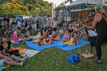 Las infancias disfrutaron de la propuesta literaria y musical La noche infinita