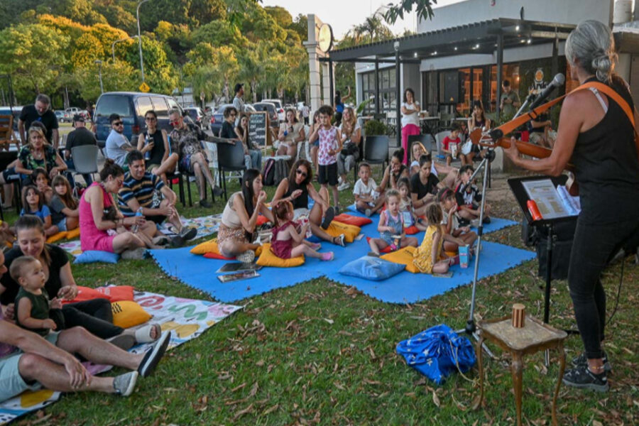 Las infancias disfrutaron de la propuesta literaria y musical La noche infinita