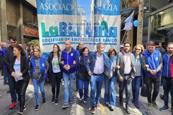 (Mención a Entre Ríos) La Bancaria comienza un plan de acción contra cuatro entidades financieras