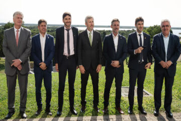 Contrapunto entre Kicillof y Frigerio por críticas al gobierno de Milei durante una cumbre de gobernadores