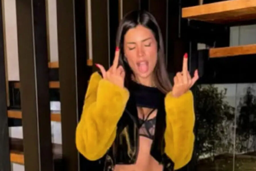 (Mención a Frigerio) Quien es Valentina Olguín, la cantante denunciada por usar el CUIT de cinco gobernadores para importar ropa